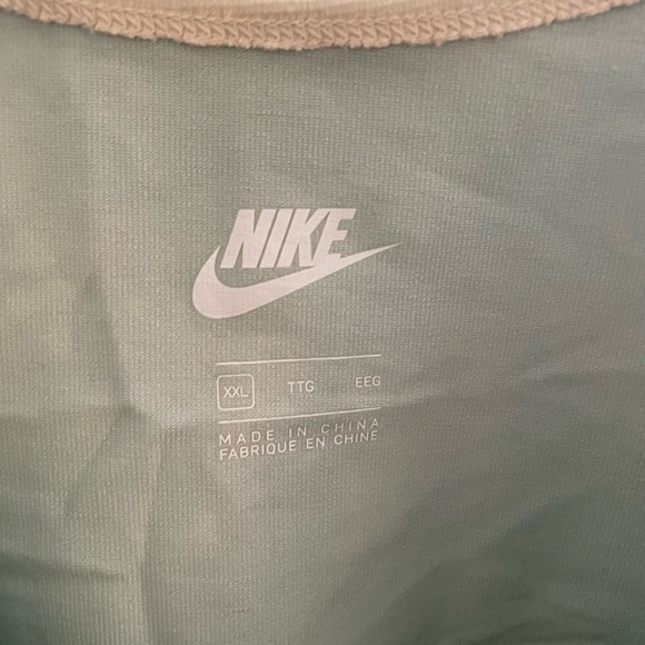 NWOT Nike cropped tank XXL - Picture 3 of 4